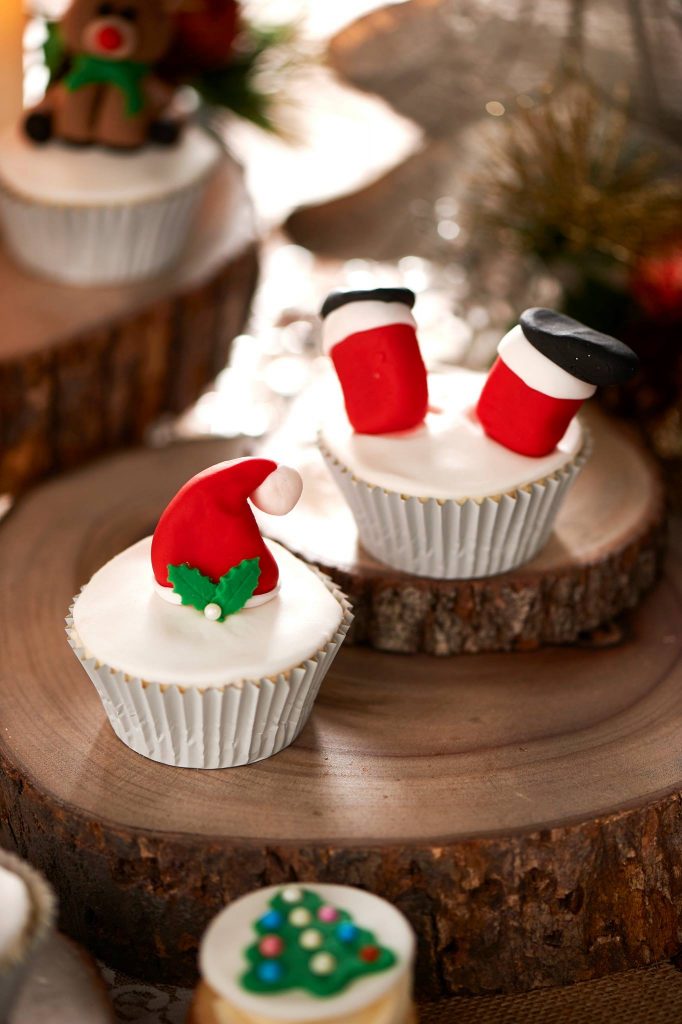 Christmas cupcakes - One Sweet Chick Couture Cookies and Cakes (Sydney)