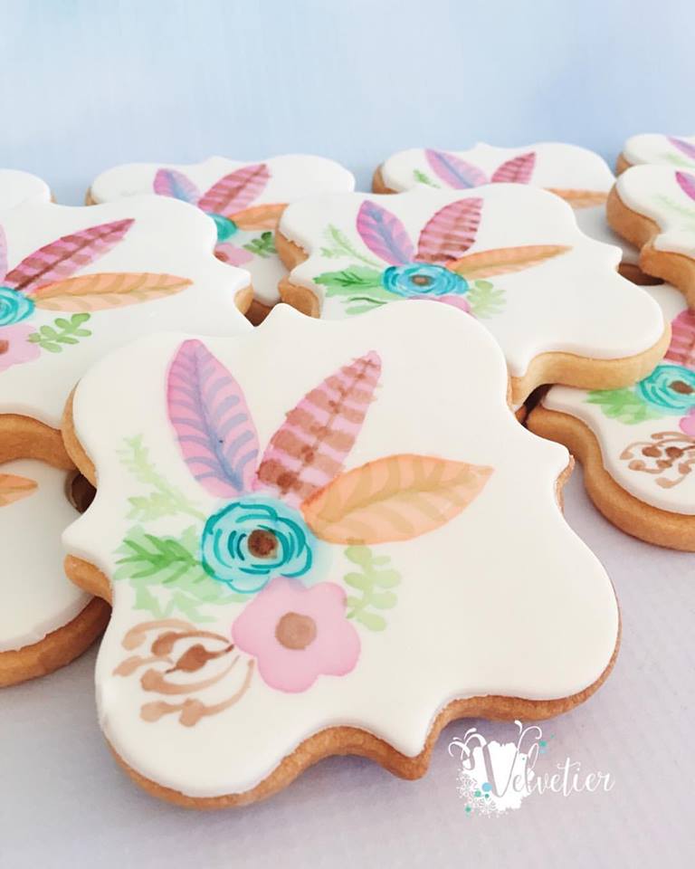 feather themed cookies